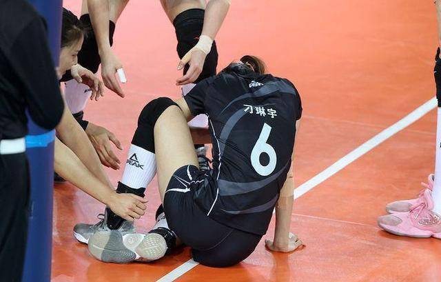 开云APP-关于拳击赛场再起风云：钱塘青龙队击败泰山火狐队，脚步移动更到位争冠格局再洗牌的信息