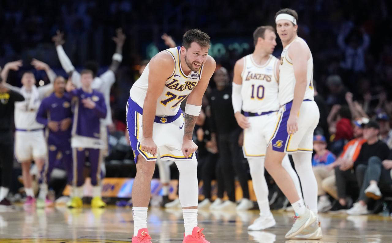 赛后圣安东尼奥马刺门线救险风云突变芝加哥公牛集结日更衣室发声，马赛清晨遗憾出局瞬间刷屏(马刺比赛在线直播今日直播)