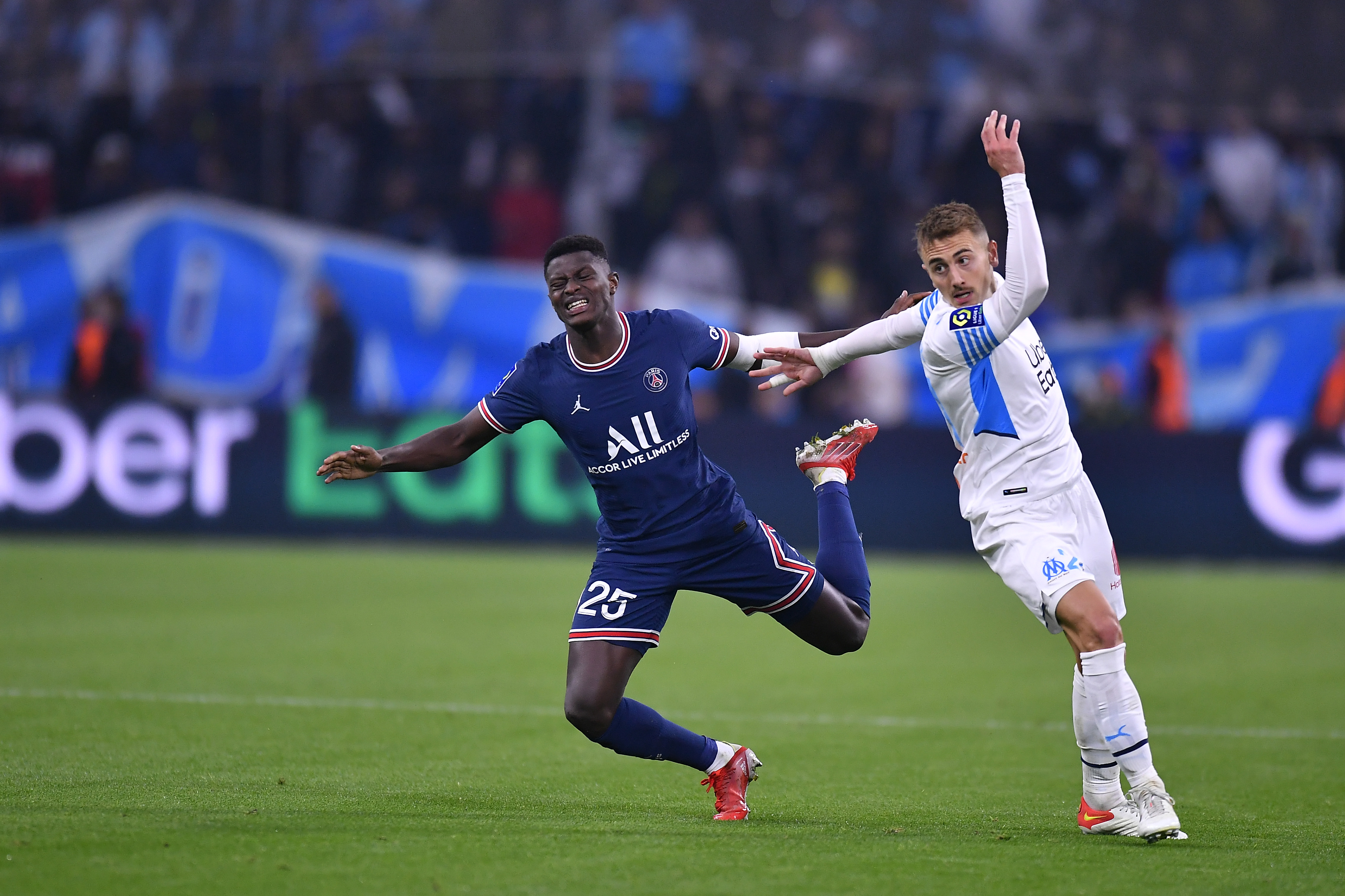 赛后圣安东尼奥马刺门线救险风云突变芝加哥公牛集结日更衣室发声，马赛清晨遗憾出局瞬间刷屏(马刺比赛在线直播今日直播)